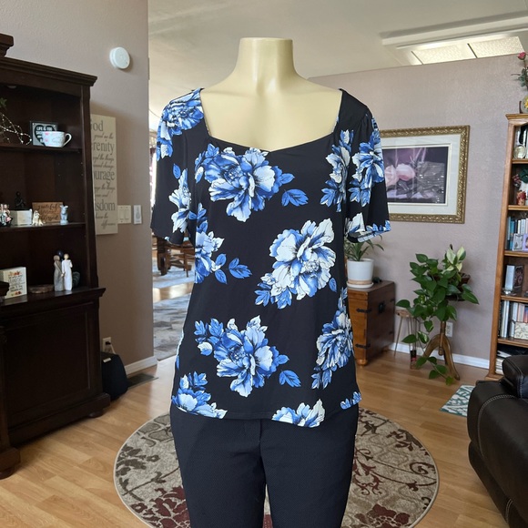 White House Black Market Tops - WHBM blue, black & white short sleeve blouse-size L